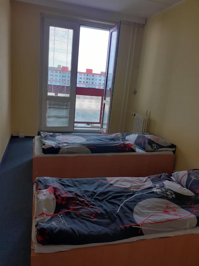 Km House Cerny Most Hostel Praga Exterior foto