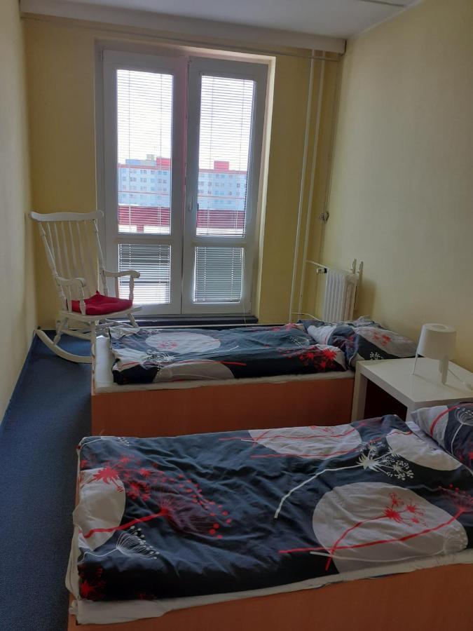 Km House Cerny Most Hostel Praga Exterior foto