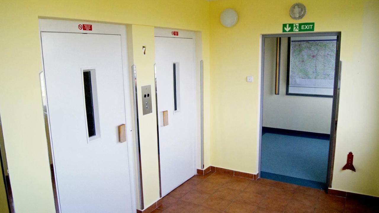 Km House Cerny Most Hostel Praga Exterior foto