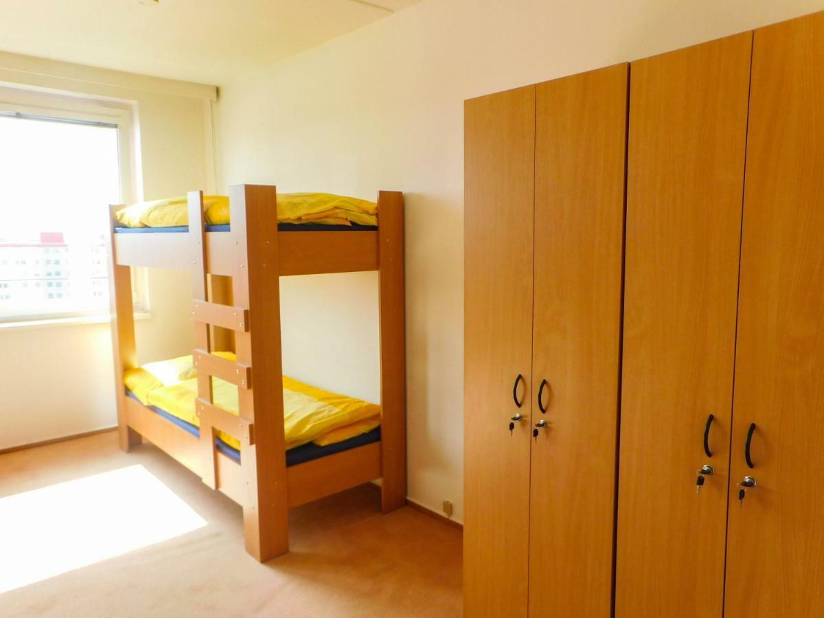 Km House Cerny Most Hostel Praga Exterior foto