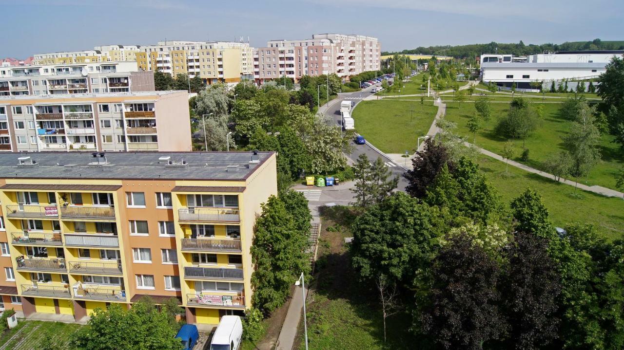 Km House Cerny Most Hostel Praga Exterior foto