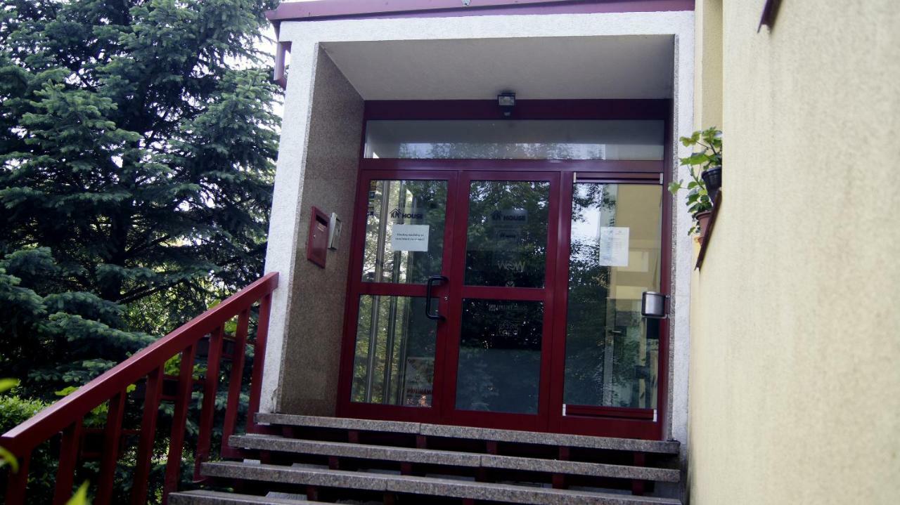 Km House Cerny Most Hostel Praga Exterior foto